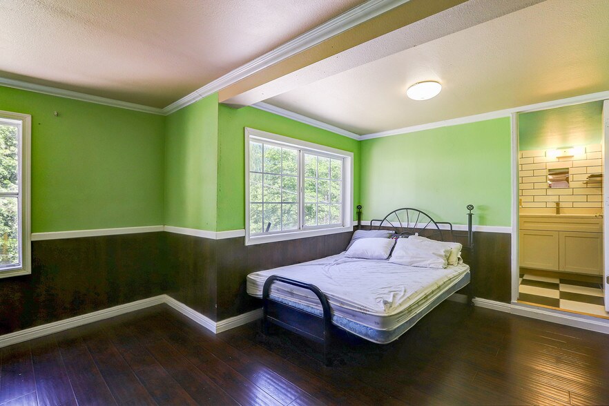 More Photos Of 212 Main St, Sierra City Hotel For Sale