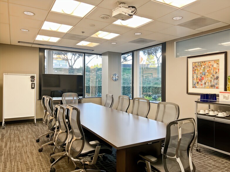 More Photos Of 9920 Pacific Heights Blvd, San Diego Coworking Space