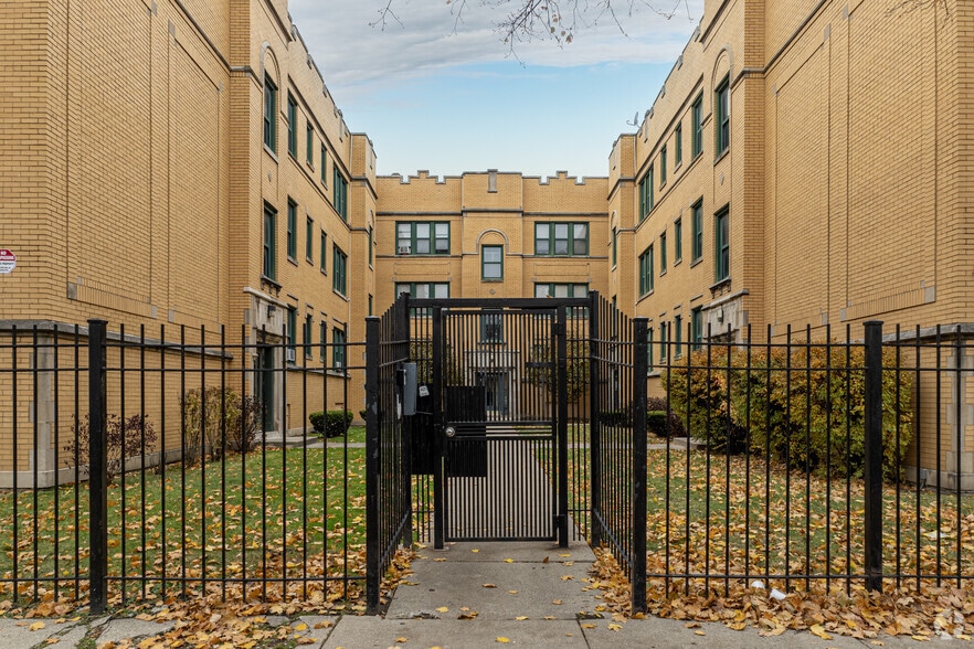 More Photos Of 10920-10930 S Vernon Ave, Chicago Apartments For Sale