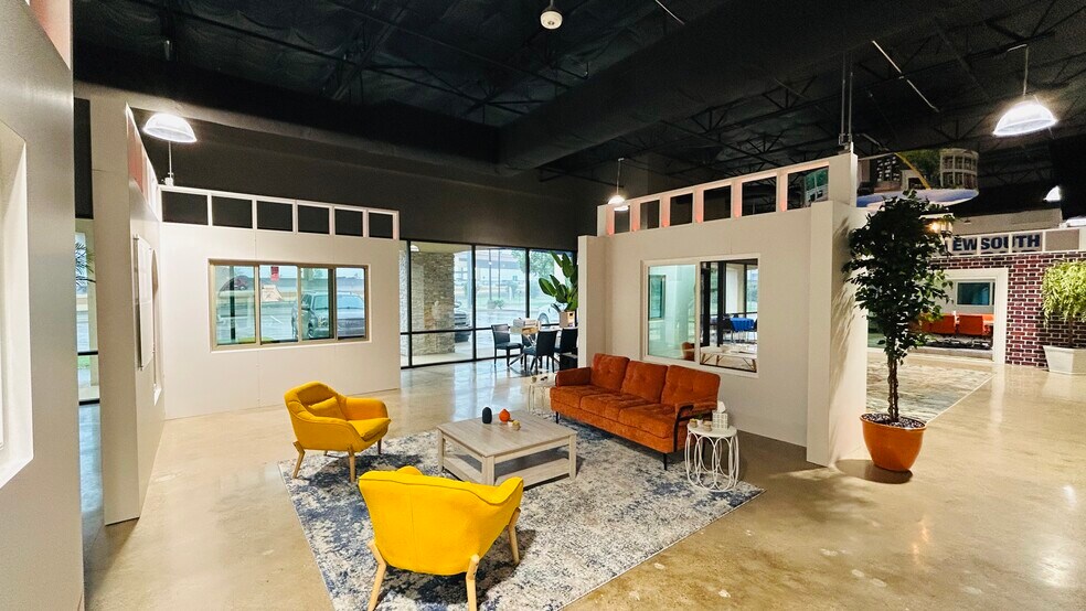 More Photos Of 8633 Airport Fwy, North Richland Hills Freestanding For Lease