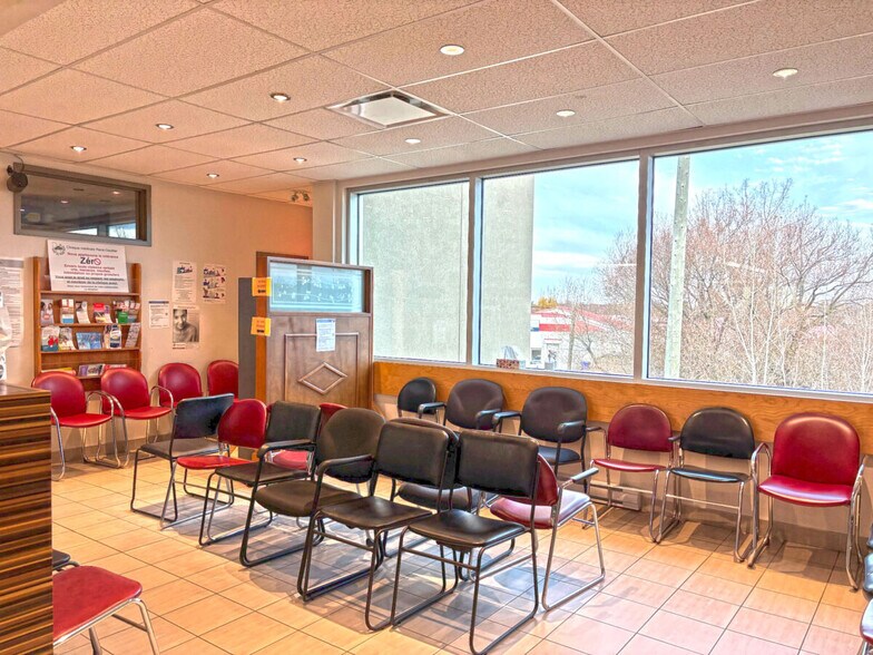 More Photos Of 201 Ch Du Petit-Bois, Varennes Office For Lease