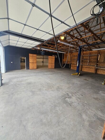 More Photos Of 1466 S Dupont Hwy, New Castle Warehouse For Lease