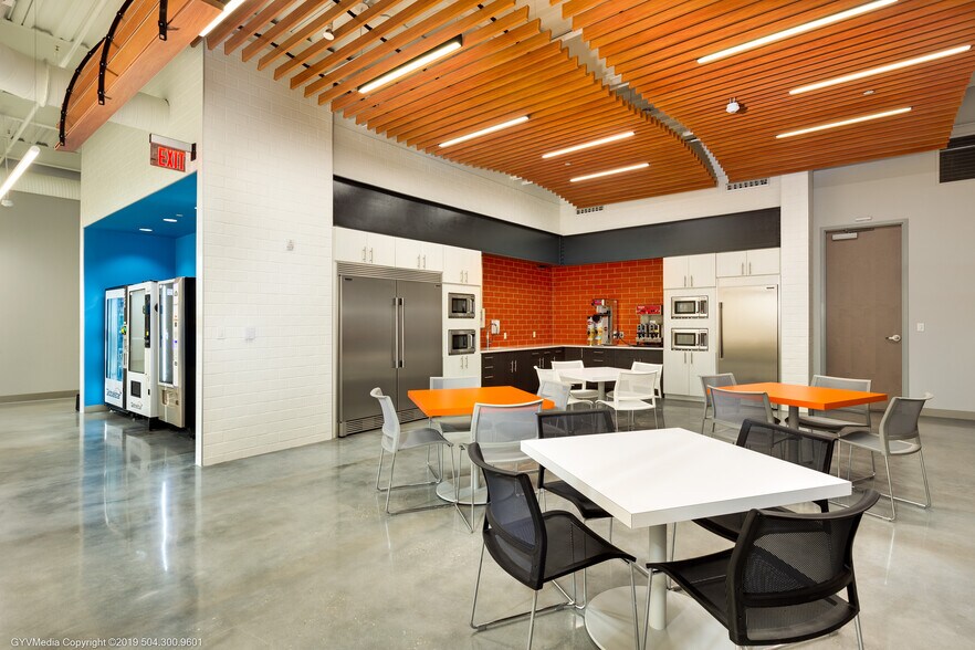 More Photos Of 1351 Holiday Square Blvd, Covington Office For Lease