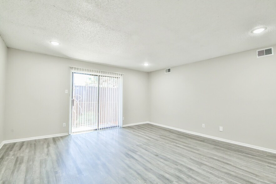 More Photos Of 5202 Bangor Ave, Lubbock Apartments For Sale