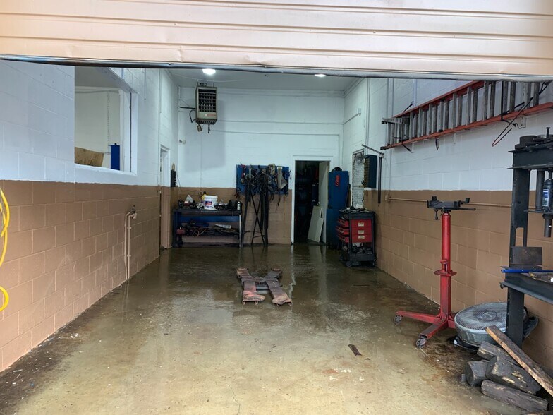 More Photos Of 5703 Fleet Ave, Cleveland Auto Repair For Sale