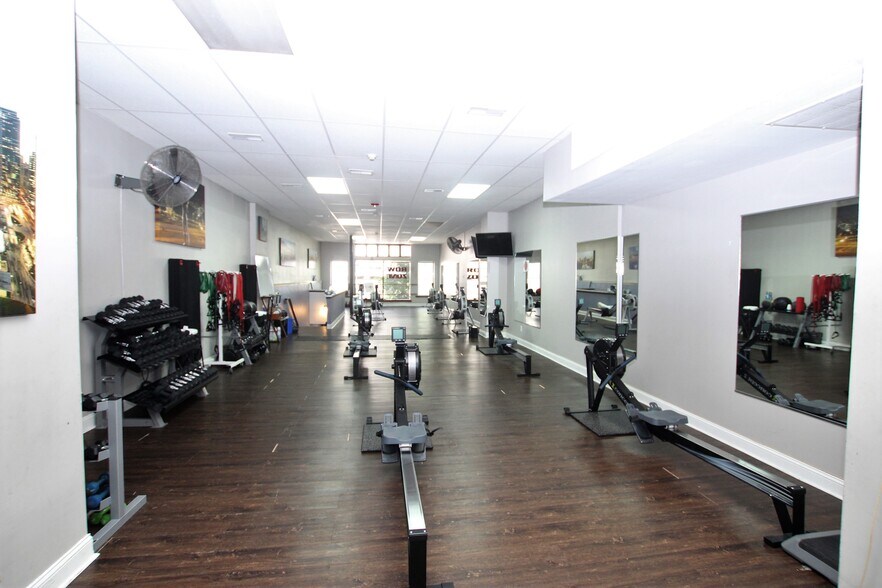 More Photos Of 2006 Chestnut St, Philadelphia Storefront Retail Office For Lease