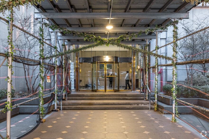 More Photos Of 1029 3rd Ave, New York Apartments For Lease