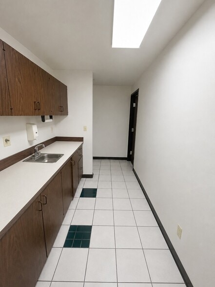 More Photos Of 21561-21591 Surveyor Cir, Huntington Beach Manufacturing For Sale