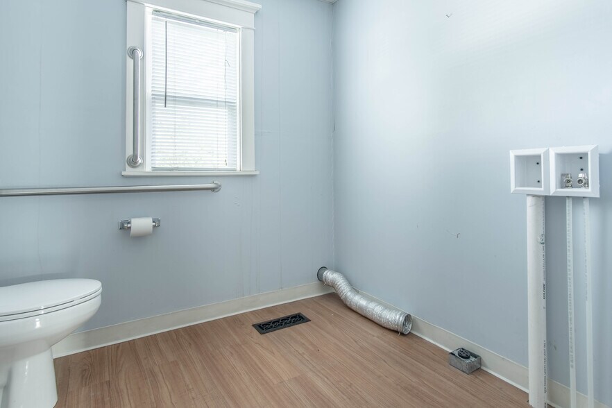 More Photos Of 1104 Washington St, Watertown Office For Sale