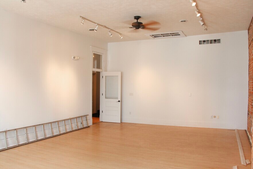 More Photos Of 221-223 E State St, Rockford Storefront Retail Residential For Lease