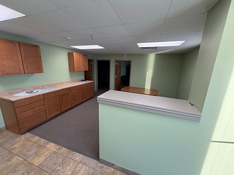 More Photos Of 111 Capital Ct, Nicholasville Warehouse For Lease