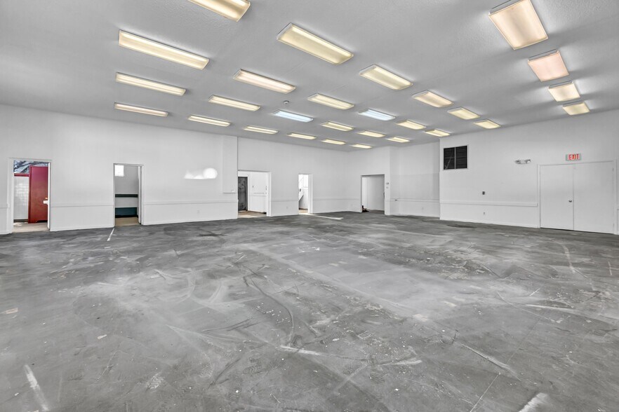 More Photos Of 126 Franklin St, Torrington Light Manufacturing For Sale