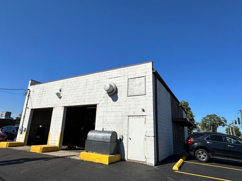 More Photos Of 16800 State St, South Holland Warehouse For Sale