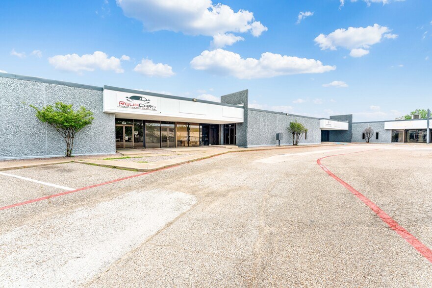 Primary Photo Of 2474 Manana Dr, Dallas Warehouse For Lease