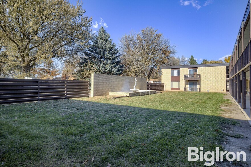 More Photos Of 633 E 10th St, York Apartments For Sale