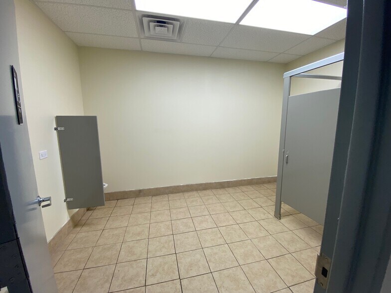 More Photos Of 5140 S Ashland Ave, Chicago Office For Sale