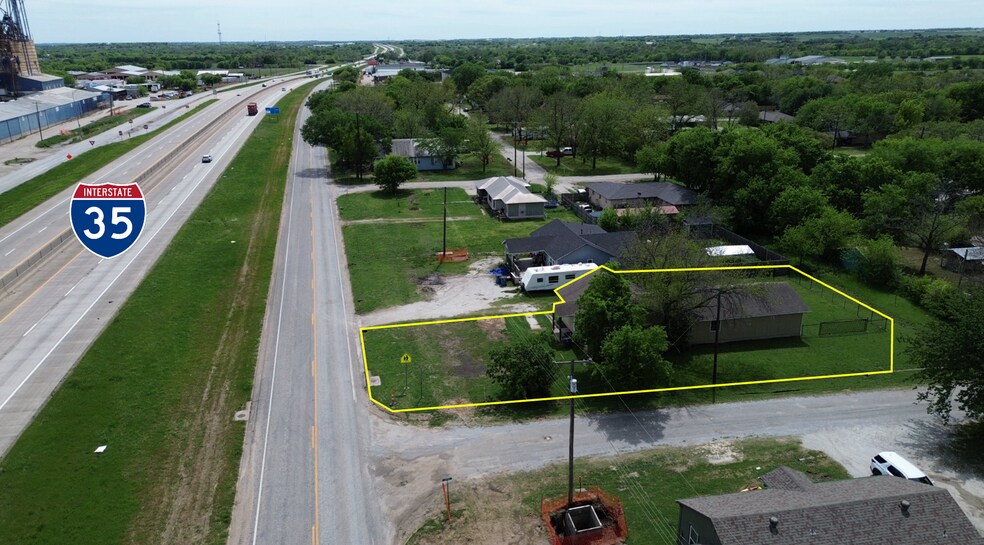 More Photos Of 401 I-35 Frontage rd, Valley View Land For Sale