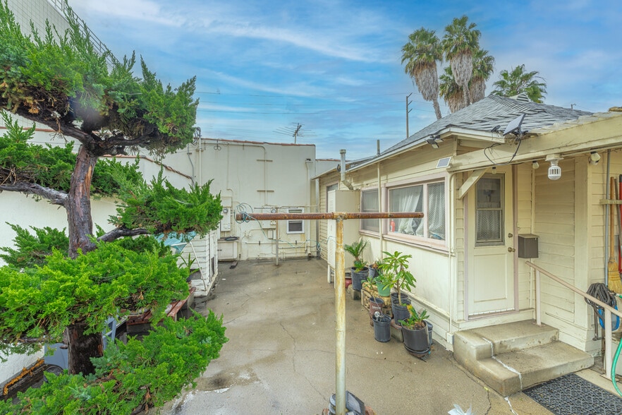 More Photos Of 1814-1820 Sawtelle Blvd, Los Angeles Flex For Sale