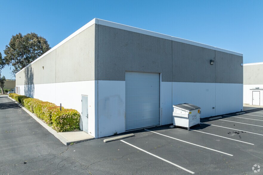More Photos Of 25028 Avenue Kearny, Valencia Manufacturing For Lease