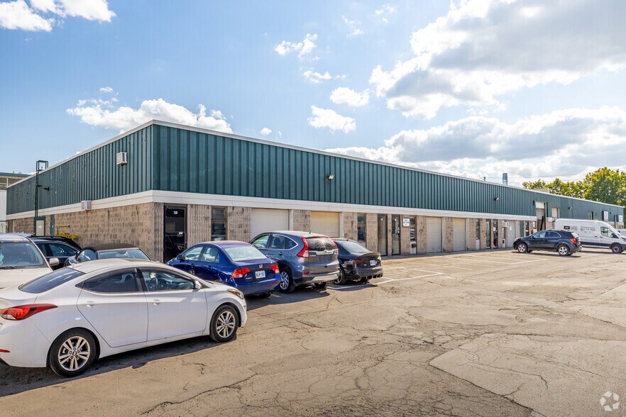 More Photos Of 2555 Blackwell St, Ottawa Warehouse For Lease