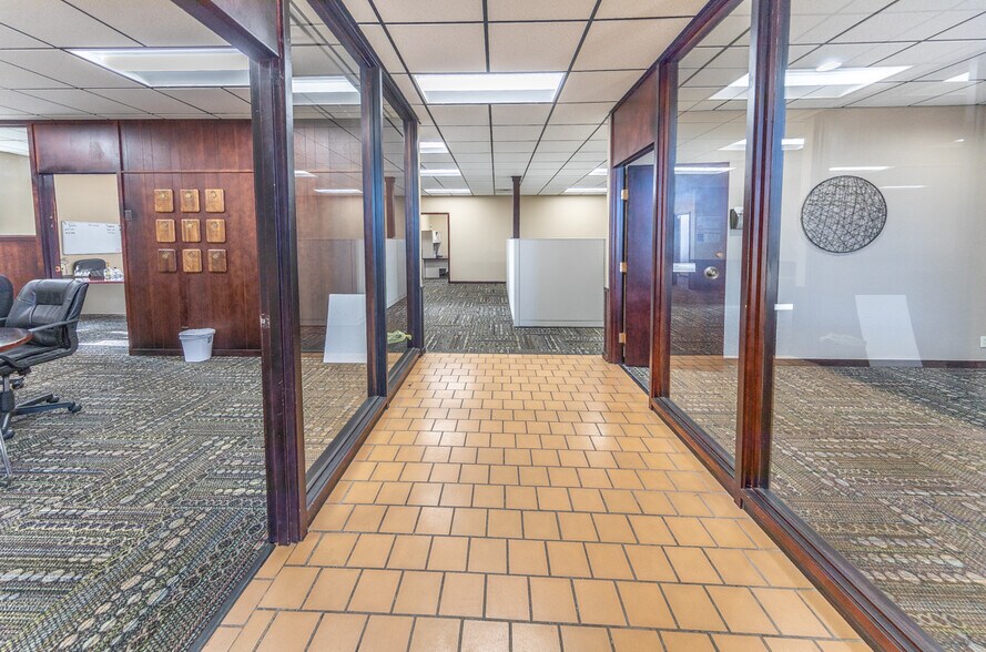 More Photos Of 23 Briercroft Office Park, Lubbock Office For Lease