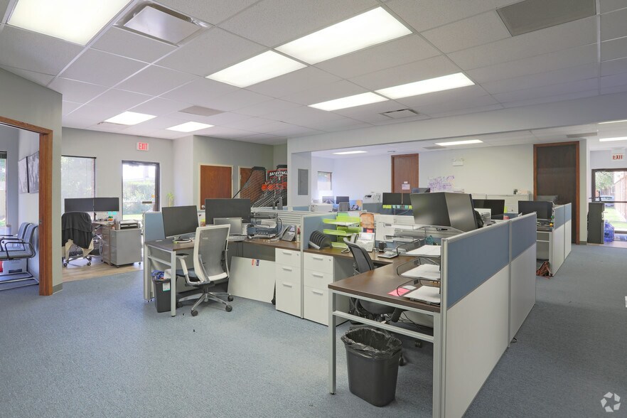 More Photos Of 5509 N Cumberland Ave, Chicago Office For Lease