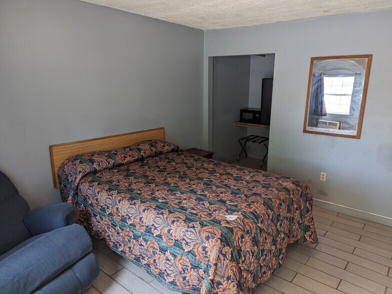 More Photos Of 7418 Chef Menteur Hwy, New Orleans Hotel For Sale