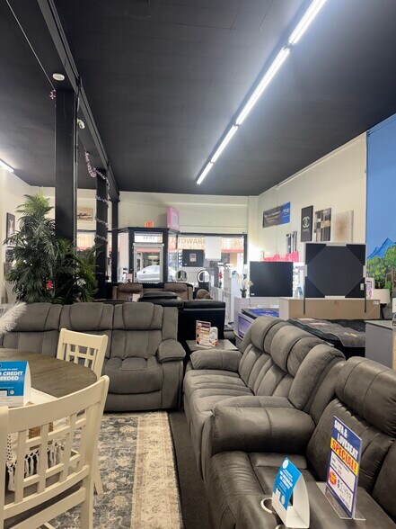 More Photos Of 1231-1241 Broadway Ave, Atwater Storefront Retail Residential For Sale