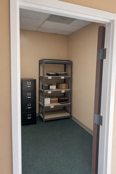 More Photos Of 1785 Grassland Pky, Alpharetta Industrial For Lease