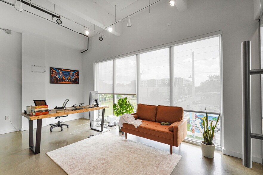 More Photos Of 2121 NW 2nd Ave, Miami Storefront Retail Office For Lease