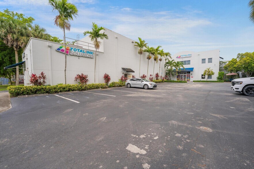 More Photos Of 6775 NW 15th Ave, Fort Lauderdale Warehouse For Sale