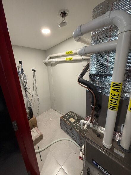 More Photos Of 586 Pleasant St, Watertown Light Distribution For Sale