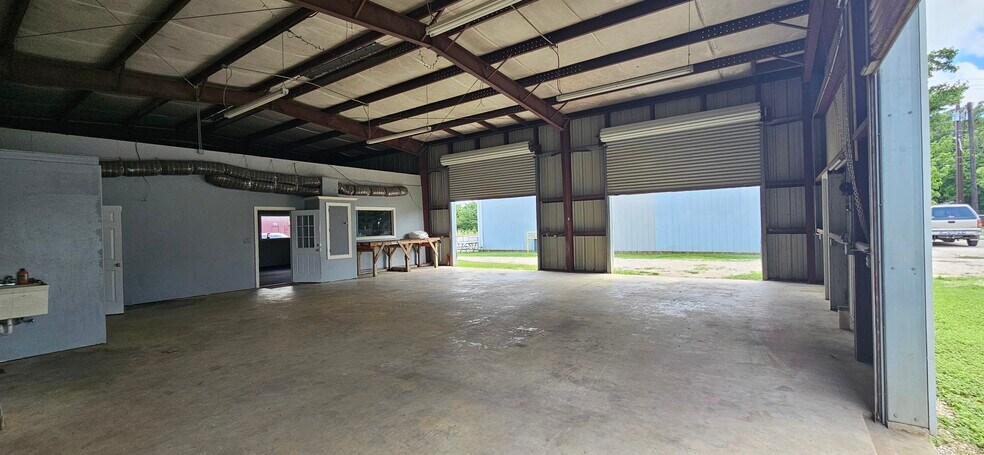 More Photos Of 130 Grand Ave, Bacliff Warehouse For Sale