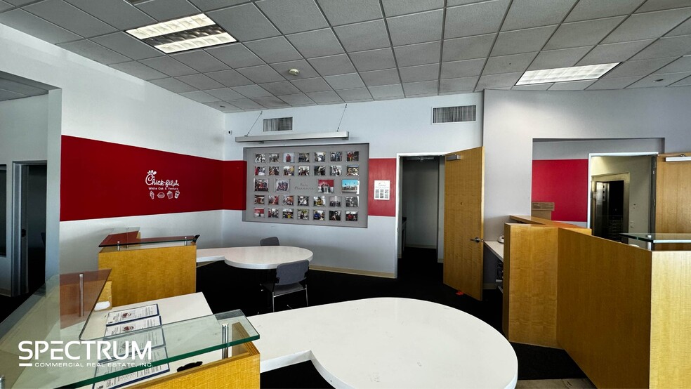 More Photos Of 17648-17656 Ventura Blvd, Encino Unknown For Lease