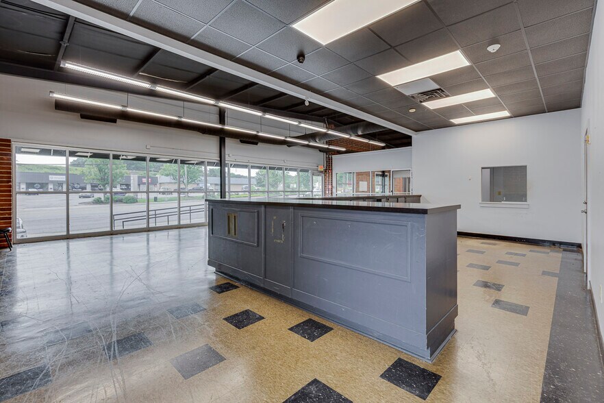 More Photos Of 211 N Pleasantburg Dr, Greenville Light Manufacturing For Sale
