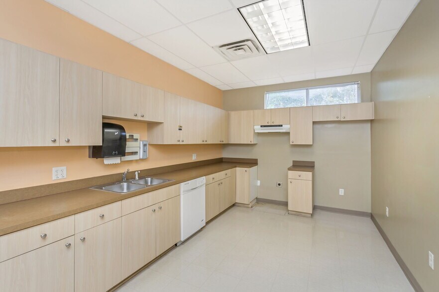 More Photos Of 14517 Bruce B Downs Blvd, Tampa Office For Lease