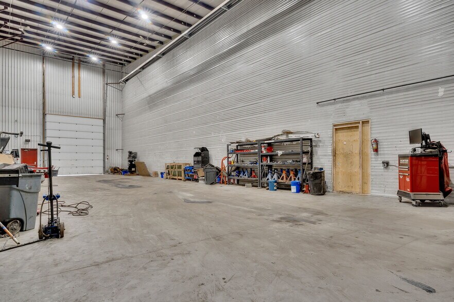 More Photos Of 6257 34 St, Edmonton Truck Terminal For Sale
