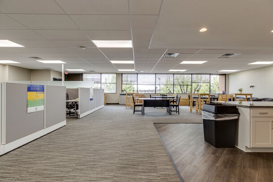 More Photos Of 301 S Perimeter Park Dr, Nashville Office For Lease