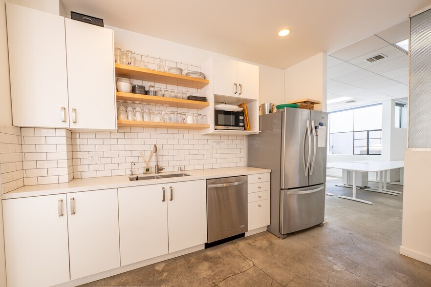 More Photos Of 2218 Main St, Santa Monica Medical For Lease