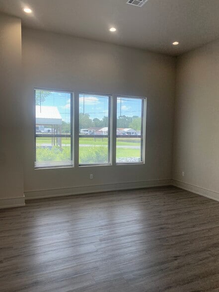 More Photos Of 13430 Leah St, Gonzales Self Storage For Lease