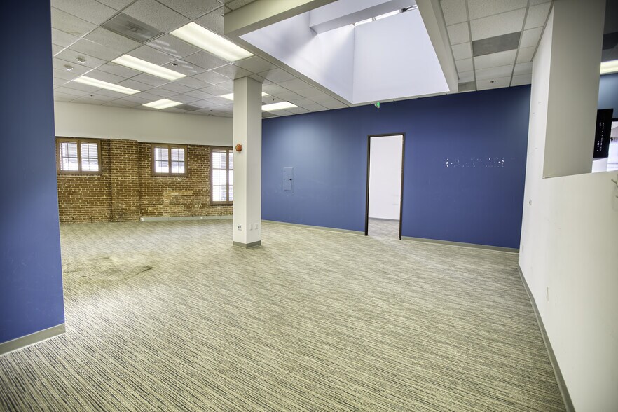 More Photos Of 911 E Colorado Blvd, Pasadena Office For Sale