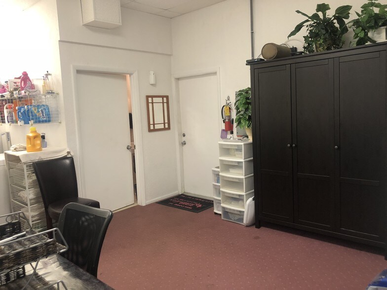 More Photos Of 2592 Tamiami Trl, Port Charlotte Freestanding For Lease