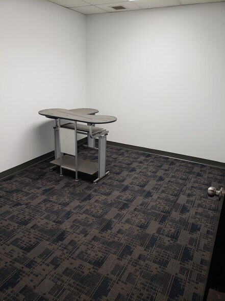 More Photos Of 3620 29th St NE, Calgary Warehouse For Lease