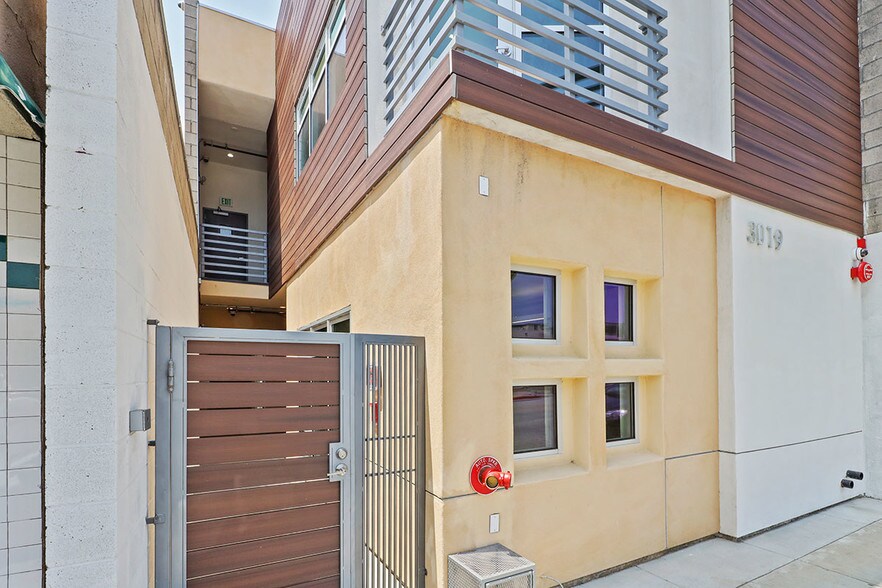 More Photos Of 3019 W Beverly Blvd, Montebello Loft Creative Space For Lease