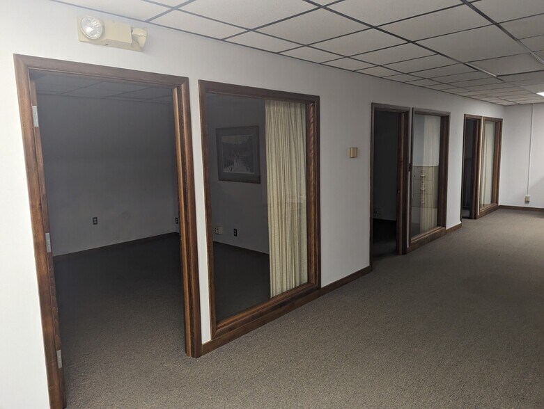 More Photos Of 27 N Vermilion St, Danville Office For Lease