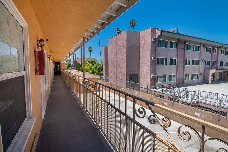 More Photos Of 1930 S Oxford Ave, Los Angeles Apartments For Sale