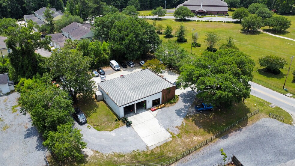 More Photos Of 421 E 5th North St, Summerville Industrial For Lease