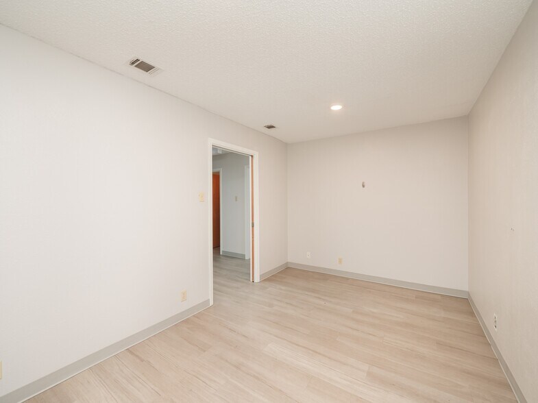 More Photos Of 4409 Menchaca Rd, Austin Medical For Sale