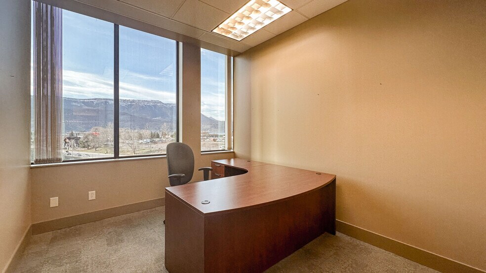 More Photos Of 1060 Manhattan Dr, Kelowna Office For Lease
