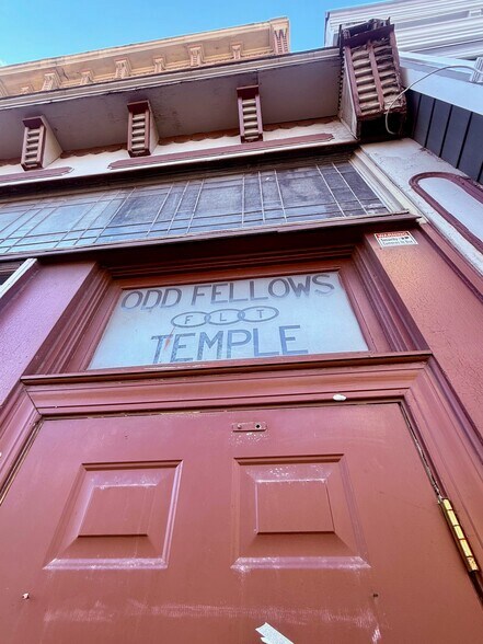 More Photos Of 220 Main St, Saugerties Storefront Retail Residential For Sale